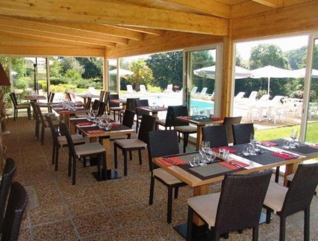 Brit Hotel Du Golf Le Lodge Salies-de-Bearn Bagian luar foto
