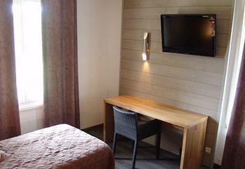 Brit Hotel Du Golf Le Lodge Salies-de-Bearn Bagian luar foto