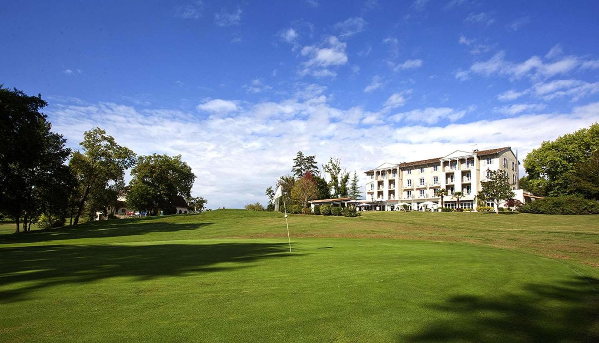 Brit Hotel Du Golf Le Lodge Salies-de-Bearn Bagian luar foto