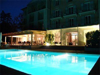 Brit Hotel Du Golf Le Lodge Salies-de-Bearn Bagian luar foto